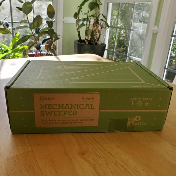 New Kiwi Crate Mechanical Sweeper - Picture 1 of 5